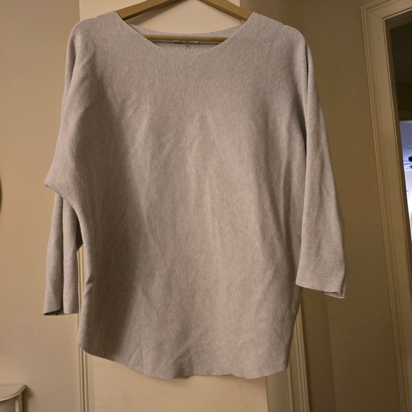 Vila Milano Sweaters - Vila Milano Women's Light Gray Ribbed Button‎ Back Sweater Dolman Sleeve Size L